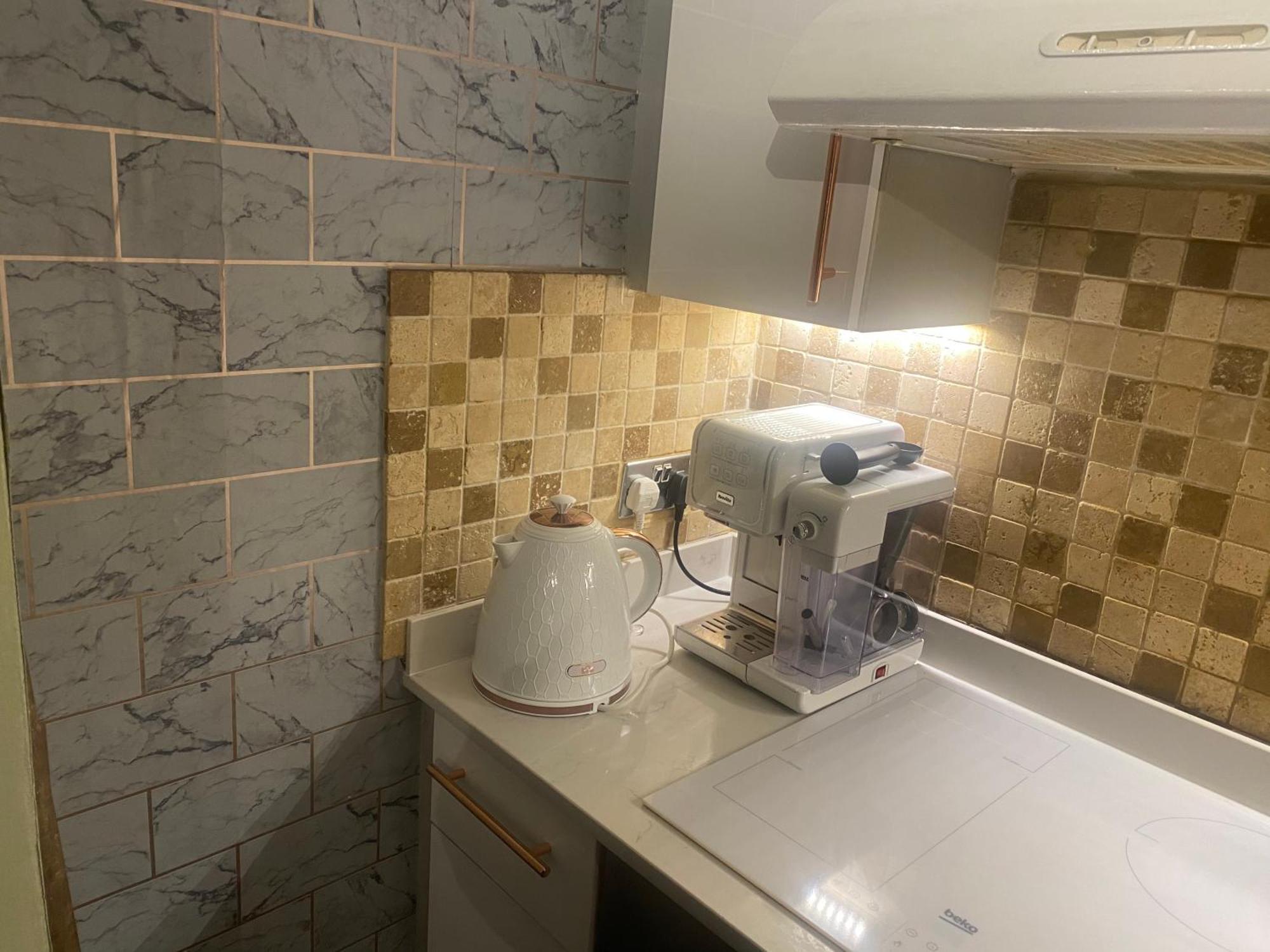 Quiet Lower Floor 2 Bed City Apartment With Private Patio Garden Bath Extérieur photo