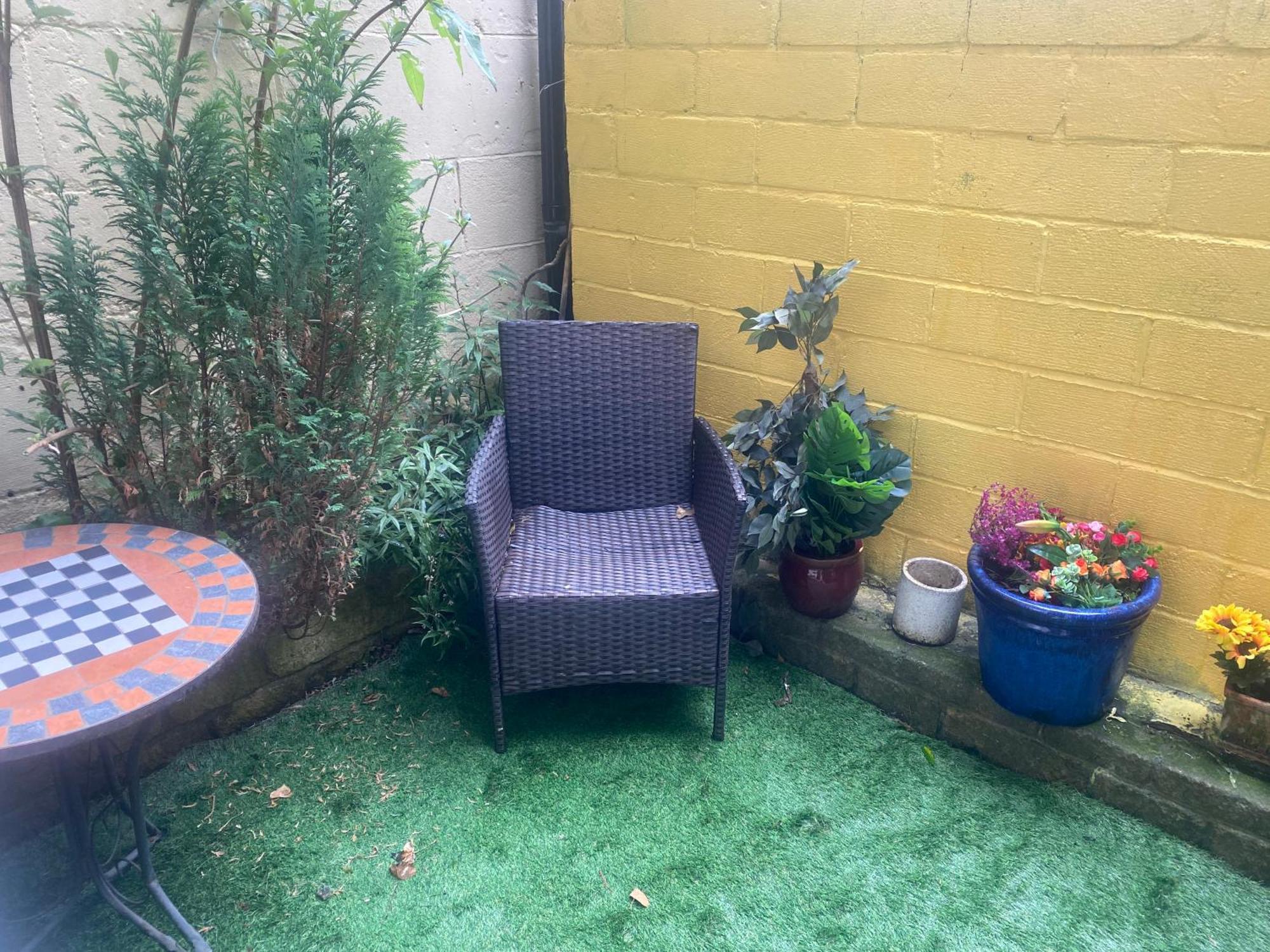 Quiet Lower Floor 2 Bed City Apartment With Private Patio Garden Bath Extérieur photo